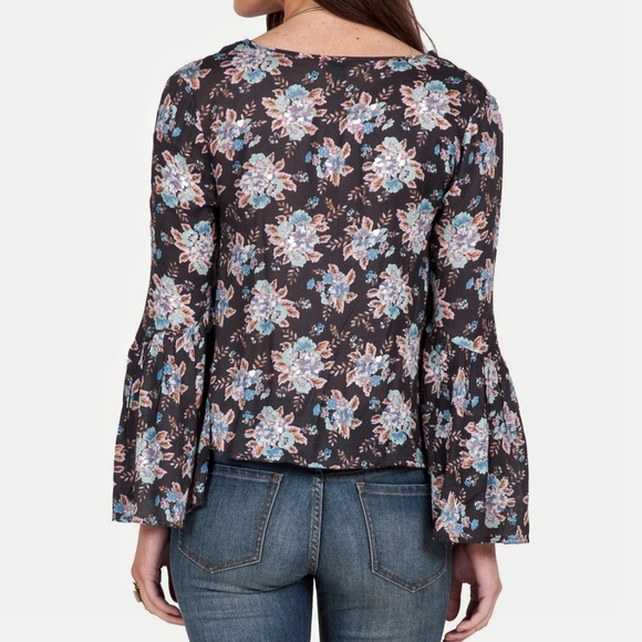 NWT- Volcolm "Salty Free" Bell sleeved Peasant top - Picture 2 of 8